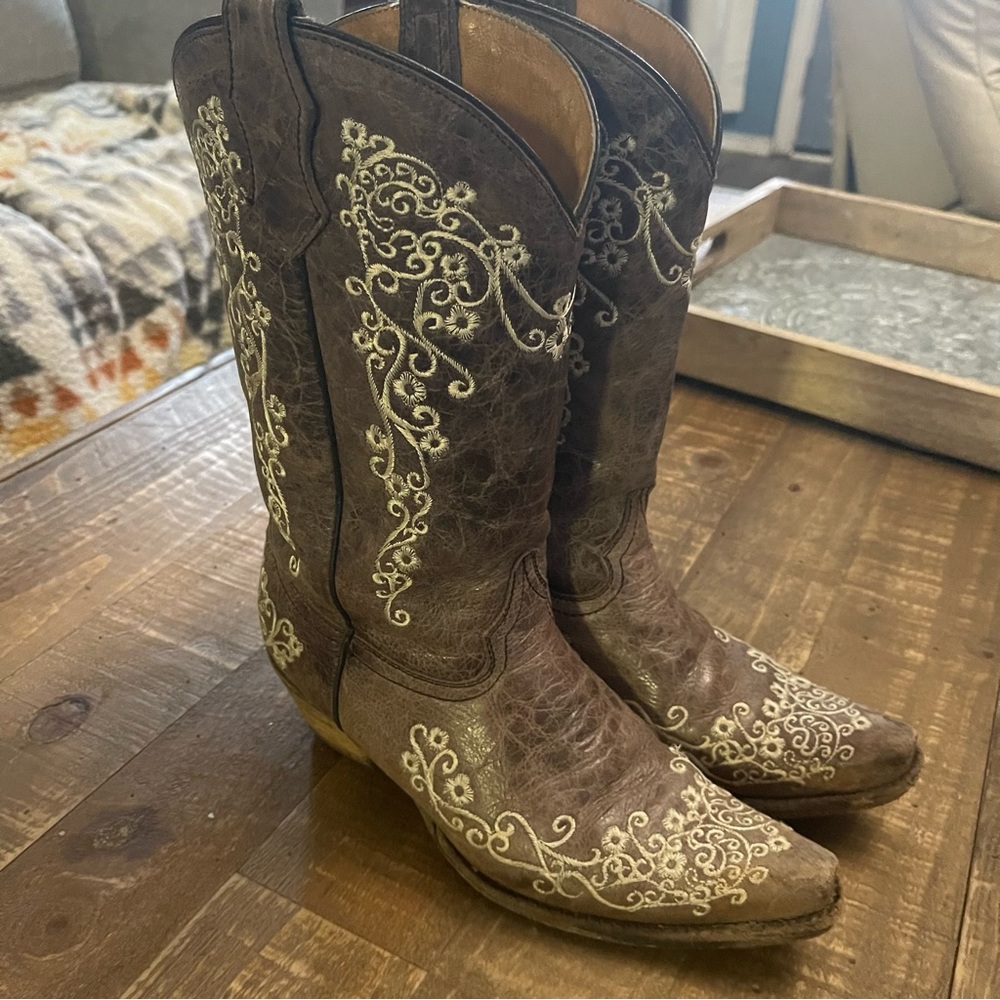 Corral vintage embroidered teen boots
